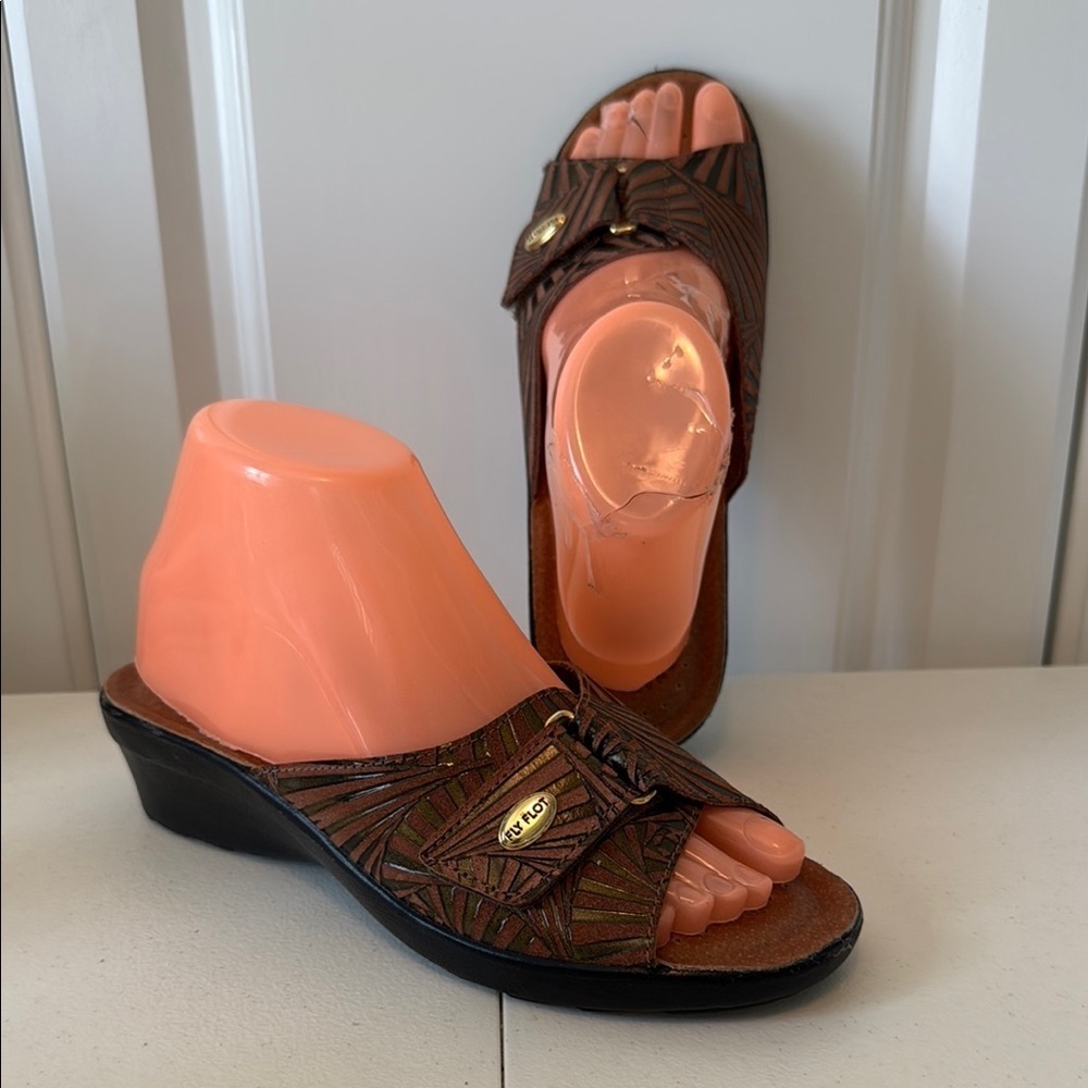 *FLY FLOT LEATHER SLIDE STYLE SANDALS (sz - US 7)